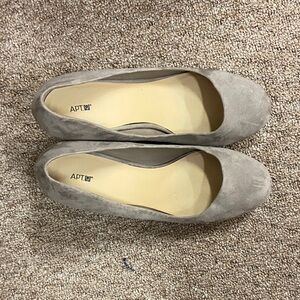 Apt. 9 Women's Cream/Tan Suede Heels